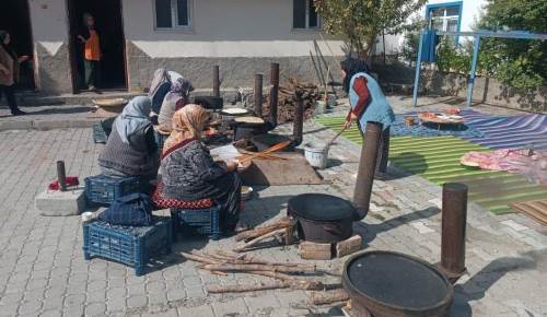 Kadınların elinden Gazze için köy ekmeği ve gözleme