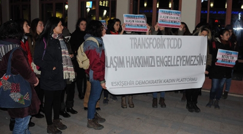 Kadınların gar önünde trans eylemi