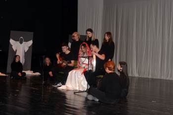 Kadınların Haykırış Öyküsü "İçimdeki Yangın" Adlı Oyun Sahnelendi
