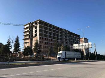 Kafasına Kalas Düşen İşçi Hayatını Kaybetti
