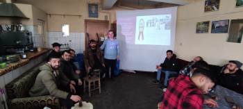 Kahvehanede ‘Daha İyi Baba Olma Semineri’ Verildi
