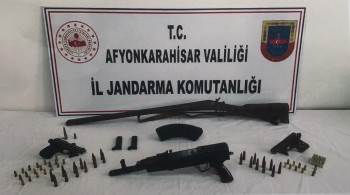 Kalaşnikof Satmaya Çalışırken Yakalandılar
