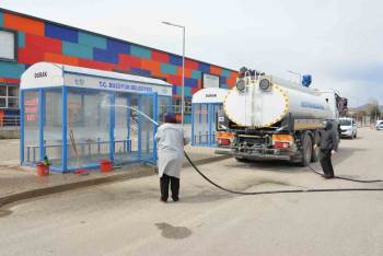 Kaldırım İle Duraklar Tazyikli Suyla Yıkanarak Bayrama Hazırlandı
