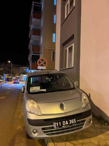 Kaldırıma Park Eden Kurum Aracına Ceza
