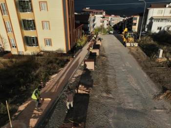 Kaldırımlar Onarılıyor
