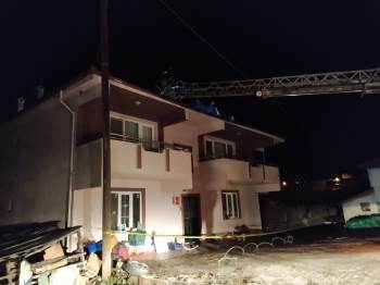 Kalorifer Bacasından Çıkan Kıvılcım Çatıyı Yaktı
