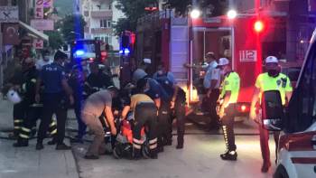 Kalorifer Peteği Keserken Yangın Çıkardılar: Dumanlar 5 Katlı Binayı Sardı
