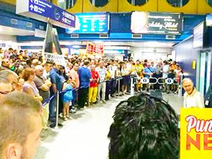 Kamaraya coşkulu karşılama