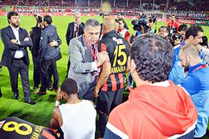 Kamarayı başkan sakinleştirdi