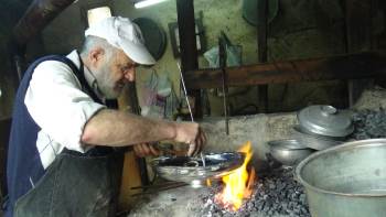 Kamil Usta Aylar Sonra Nihayet İşinin Başında
