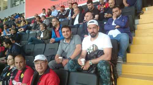 Kamil ve Hasan’ı izledi