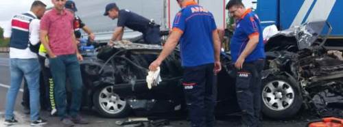 Kamyona arkadan çarptı: 1 ölü, 3 yaralı