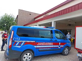 Kamyonete Arkadan Çarpan Motosiklette İki Kişi Yaralandı
