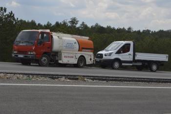 Kamyonetin Altında Kalan İşçi Yaralandı
