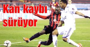 Kan kaybı sürüyor