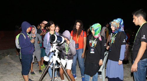 Kanlı Ay tutulması merakla izlendi