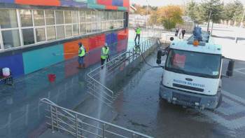 Kapalı Pazarda Temizlik Çalışmaları
