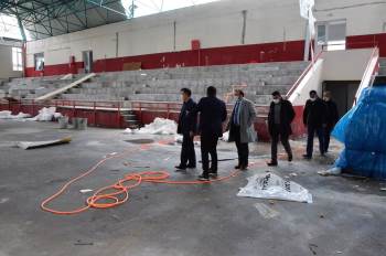 Kapalı Spor Salonu Yenileme Çalışmaları Başladı
