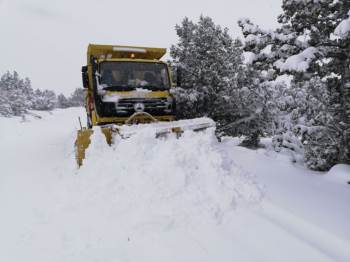 Kapanan Köy Yollarına Anında Müdahale
