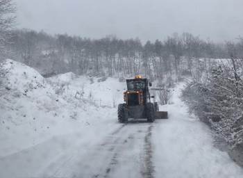 Kapanan Köy Yollarının Ulaşıma Açılması İçin Seferber Oldular
