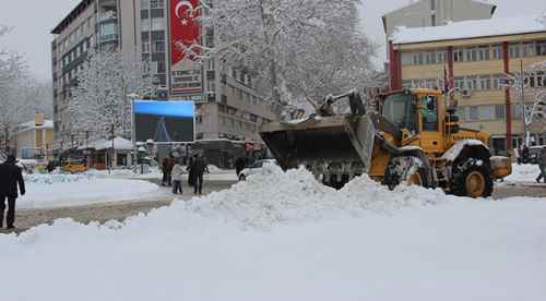 Kar, Kütahya'da hayatı felç etti