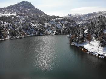 Kar Altındaki Tabiat Seyrine Doyumsuz Eşsiz Manzara Oluşturdu

