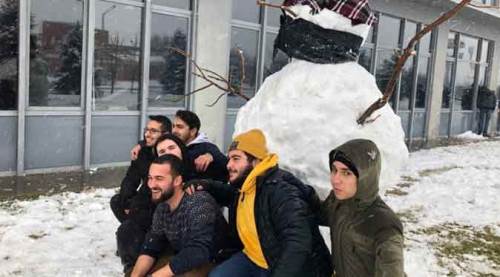 Kar yağışı Eskişehirlileri ikiye böldü