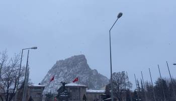 Kar Yağışı Soğuk Havayı Da Beraberinde Getirdi
