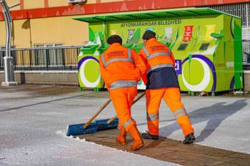 Kar Yağışı Sonrası Hummalı Temizlik Çalışması Başladı
