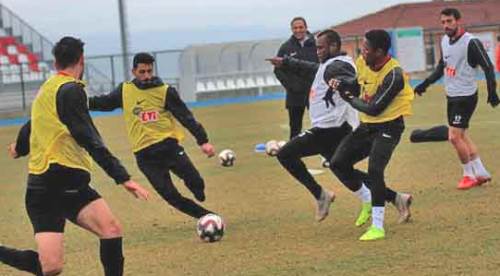 Karabükspor - Eskişehirspor maçının favorisi...