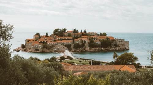 Karadağ’dan Türk Vatandaşlarına Vizesiz Seyahat Kararı