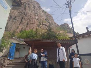 Karahisar Kalesi Ve Tarihi Sokaklar Bu Bayramda Ziyaretçi Akınına Uğradı
