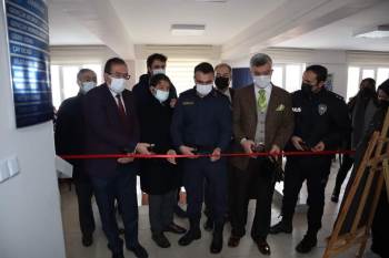 Karakalem Resim Sergisi Yoğun İlgi Gördü
