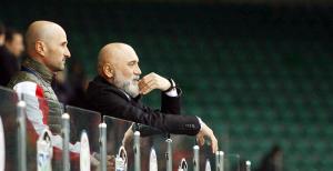 Karaman tribüne yollandı