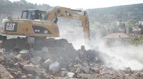 Karapınar’da molozlar kaldırılıyor