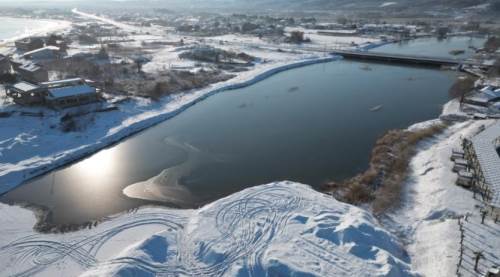 Karasu'da donan göl ve kanal havadan görüntülendi