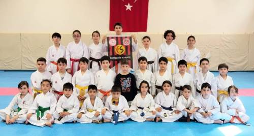 Karate antrenmanları sürüyor