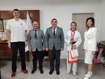 Karate Bölge Üçüncüsünden Müdür Sünnetci’Ye Ziyaret
