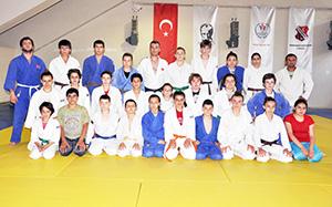 Karatecilere durmak yok