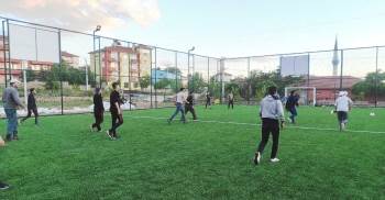 Karbasan Köyüne Yapılan Halı Saha Hizmete Açıldı
