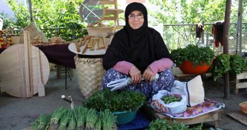 KARDEŞİNİN BAKANLIĞINI PAZARDA ÖĞRENDİ