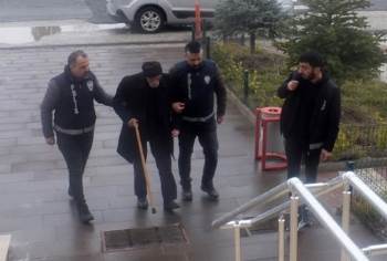 Karısını Ve Oğlunu Öldüren 87 Yaşındaki Şahıs Tutuklandı
