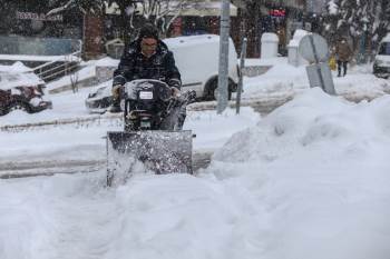 Karla Mücadele Ekipleri 24 Saat Esasına Göre Çalışıyor
