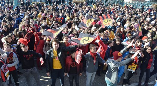 Karne töreninde Es Es rüzgarı