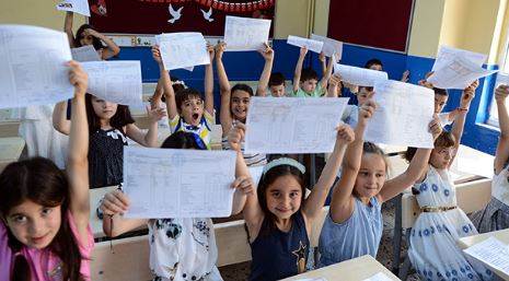 Karneler İçin Geri Sayım Başladı! 2026 Yaz Tatili Ne Zaman Başlıyor?