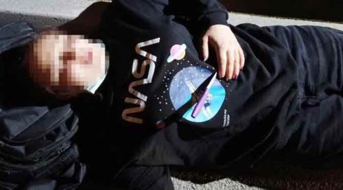 Karnına saplı bıçakla ambulans bekledi!