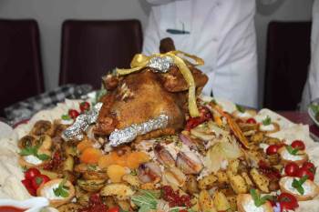 Kars’Tan Getirttiği Kaz İle Yaptığı Yemekle Birinci Oldu
