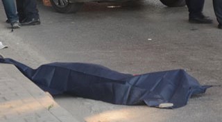 Karşıdan karşıya geçmek isterken canından oldu