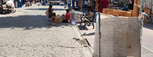 Karton atık toplayan çocuklar yürek burkuyor