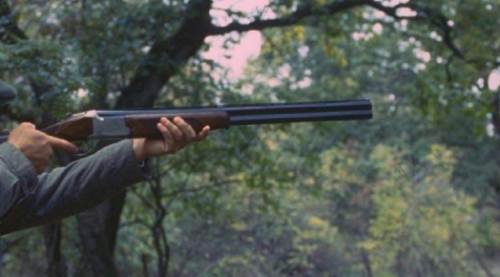 Kavgalı olduğu şahsın aracına kurşun yağdırdı